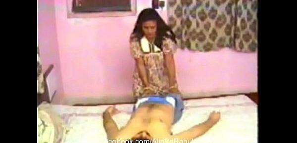  Desi Aunty Caught A Man To Have Sex